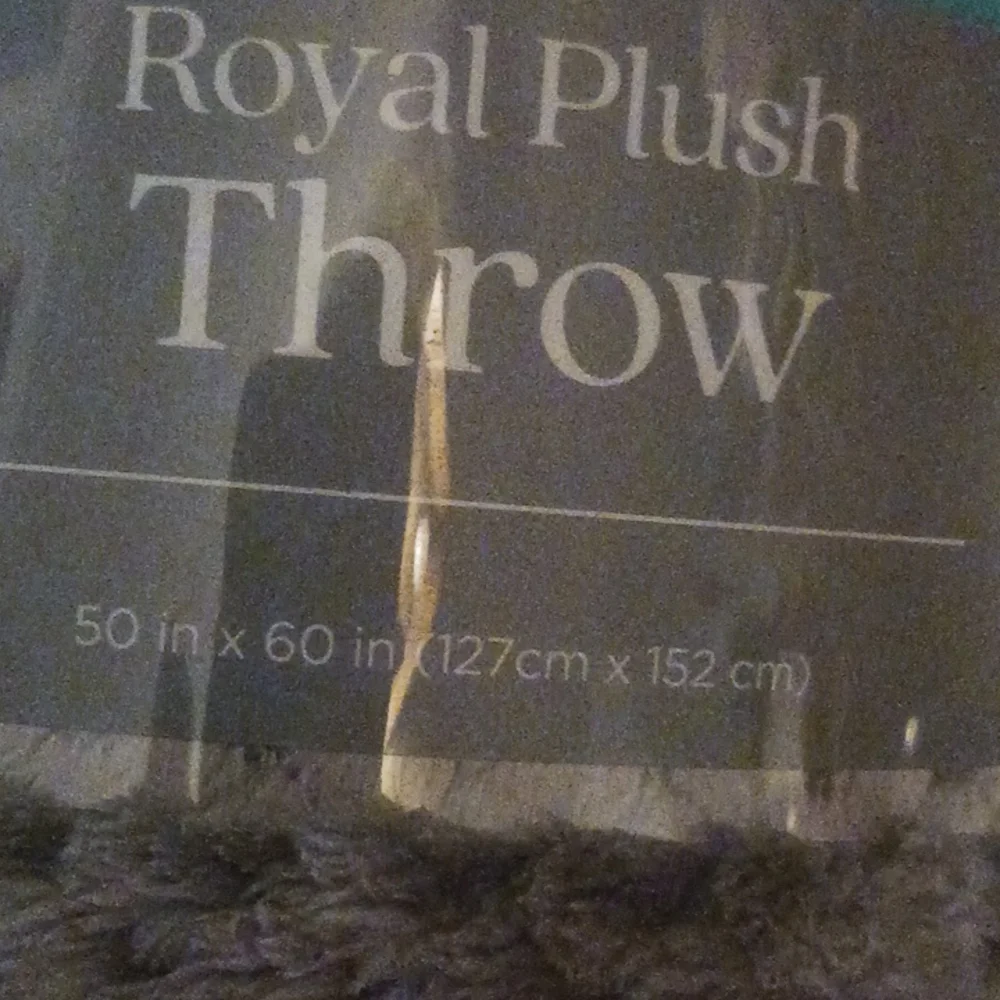 Comfort Bay Royal Plush Throw. 💕 Super Soft Nwot. Size 50x60 inches - Picture 3 of 4
